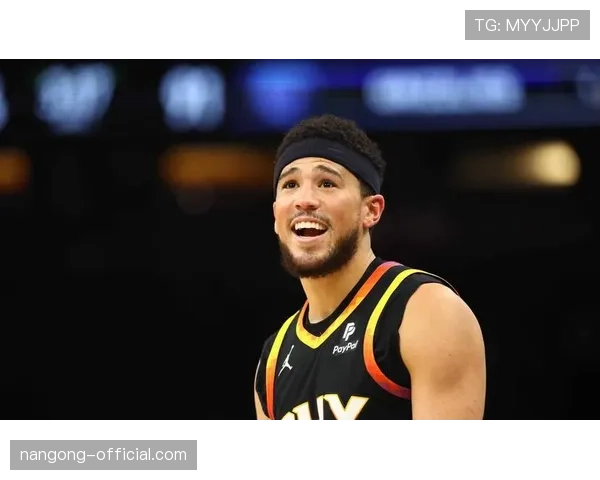 布克挡拆单打效率提升仍比库里更依赖无球