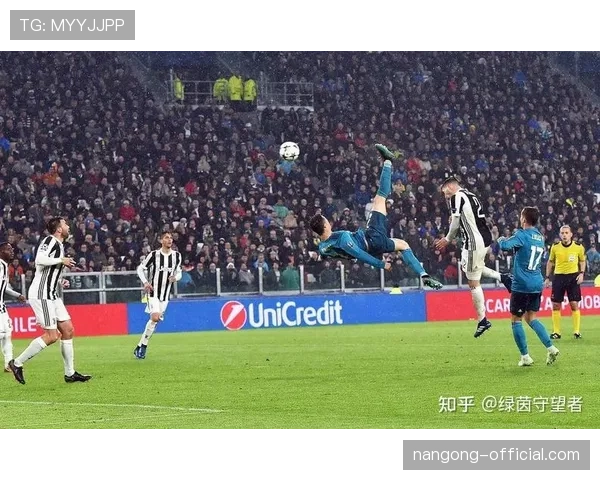 本泽马能否比肩劳尔与迪斯蒂法诺：皇马历史中锋地位解析