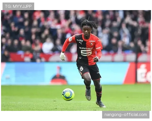 卡马文加与巴雷拉后腰位置覆盖区域及活动效率对比